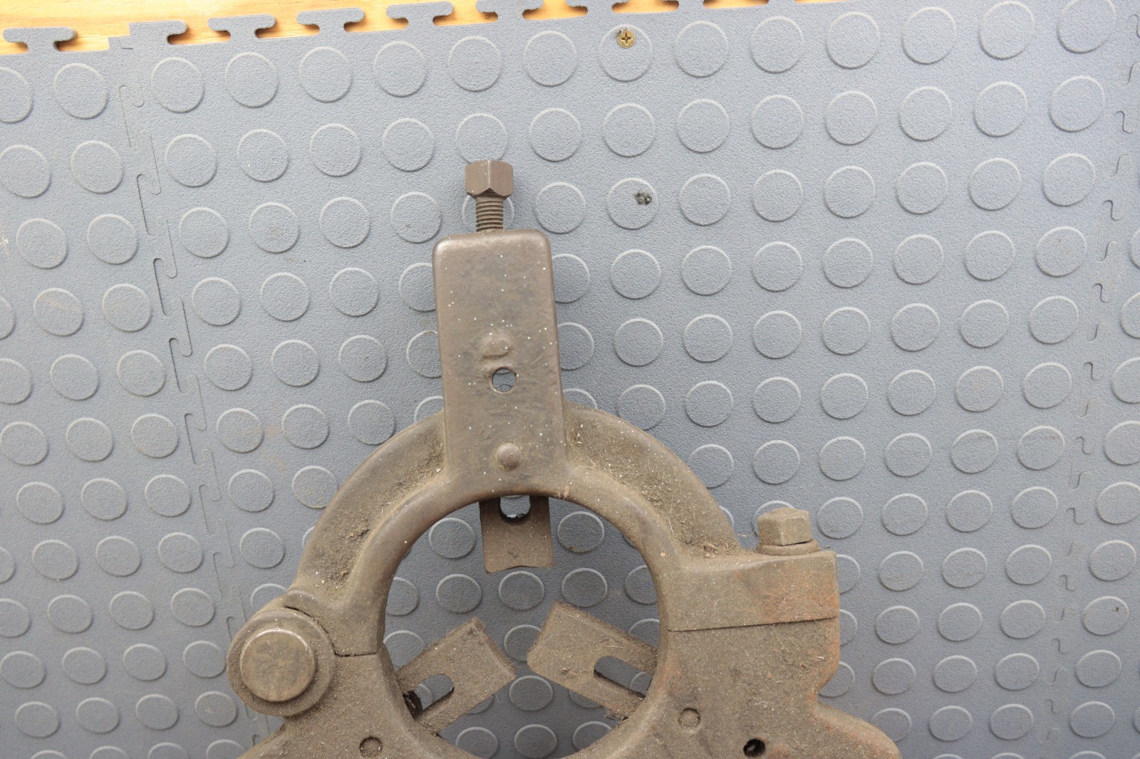 LATHE STEADY REST UNKNOWN WHAT IT FITS