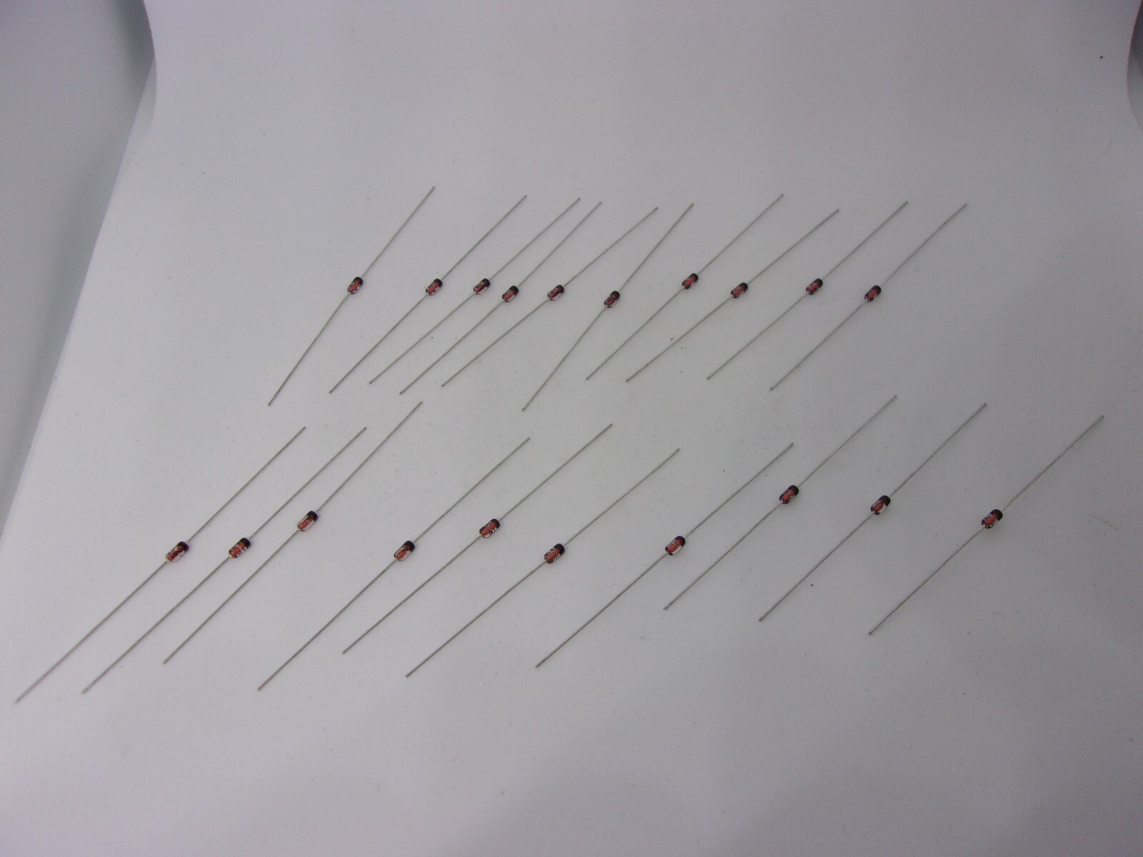 20 Pcs Pack Lot Silicon Planar Zener Diodes 1/2W 0.5W DO-35 Package DIP – 10V