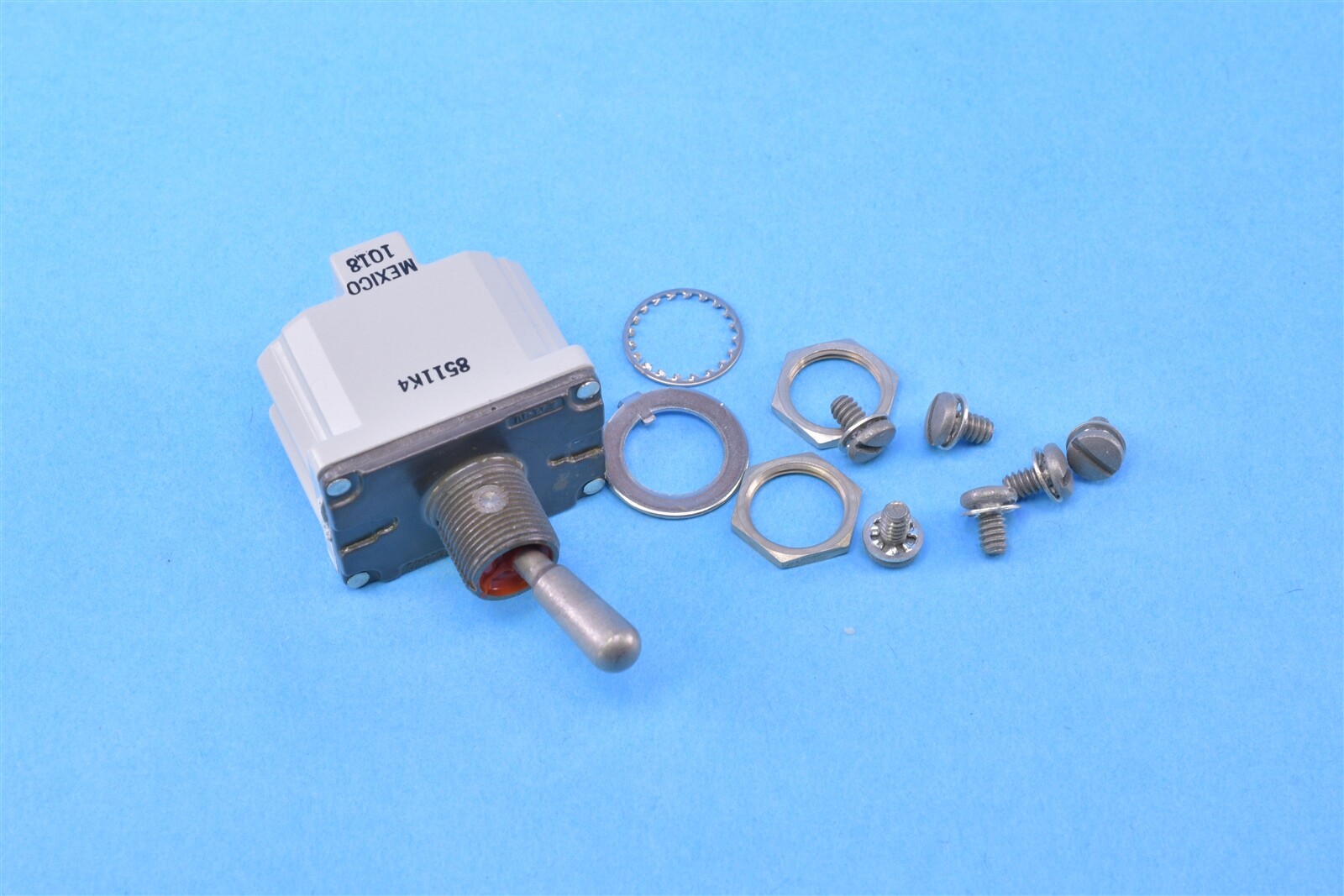 Cutler-Hammer Toggle Switch DPDT 15A/28VDC PNL MT On-None-On Panel Mount 20 A