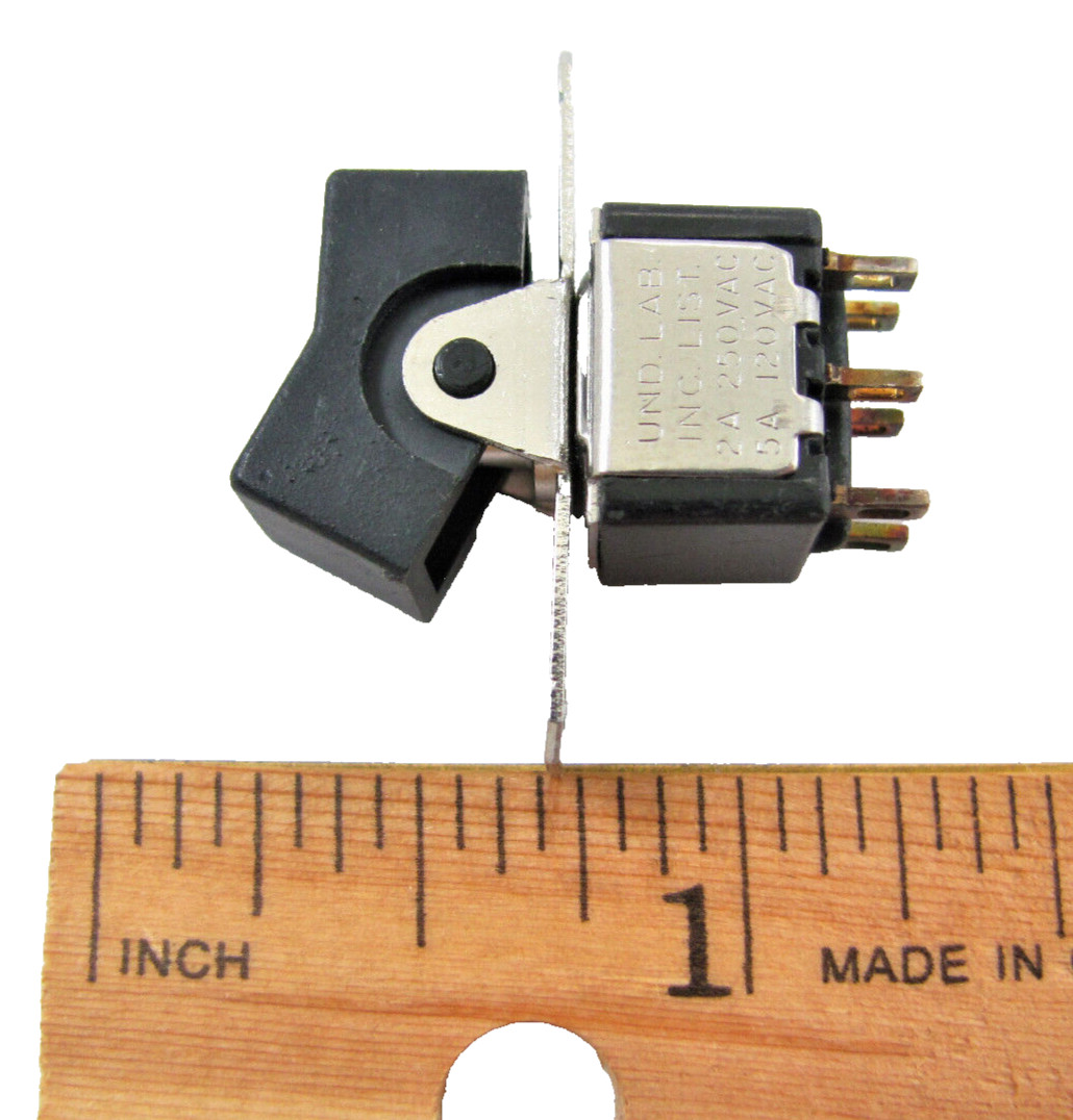 (25x) DPDT ON-NONE-ON 5A 120VAC / 28VDC – 2A 250VAC Rocker Switch – Solder