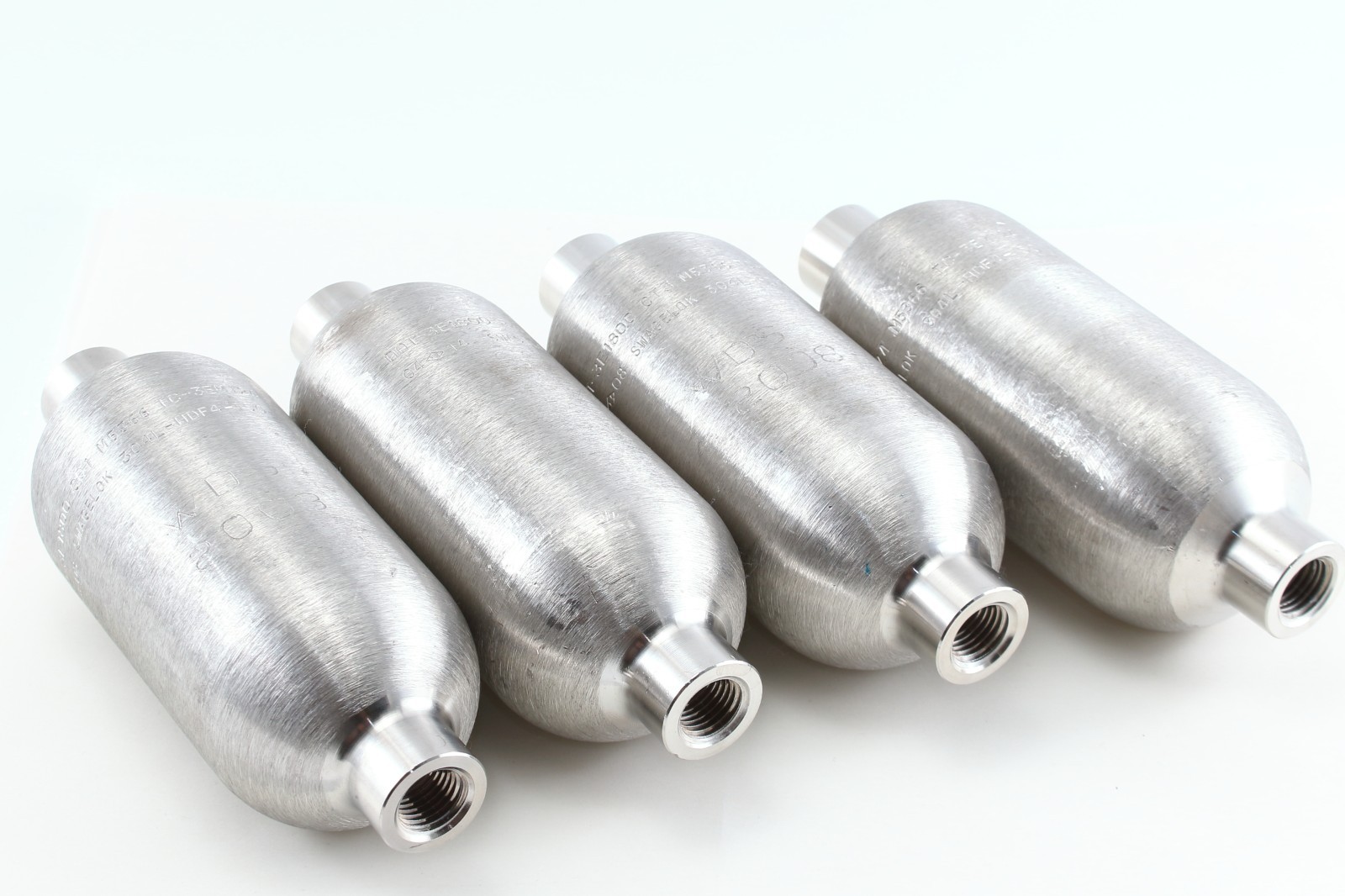 Sample cylinder 150CC, Swagelok 304L-HDF4-150, 1/4 NPT double ended.