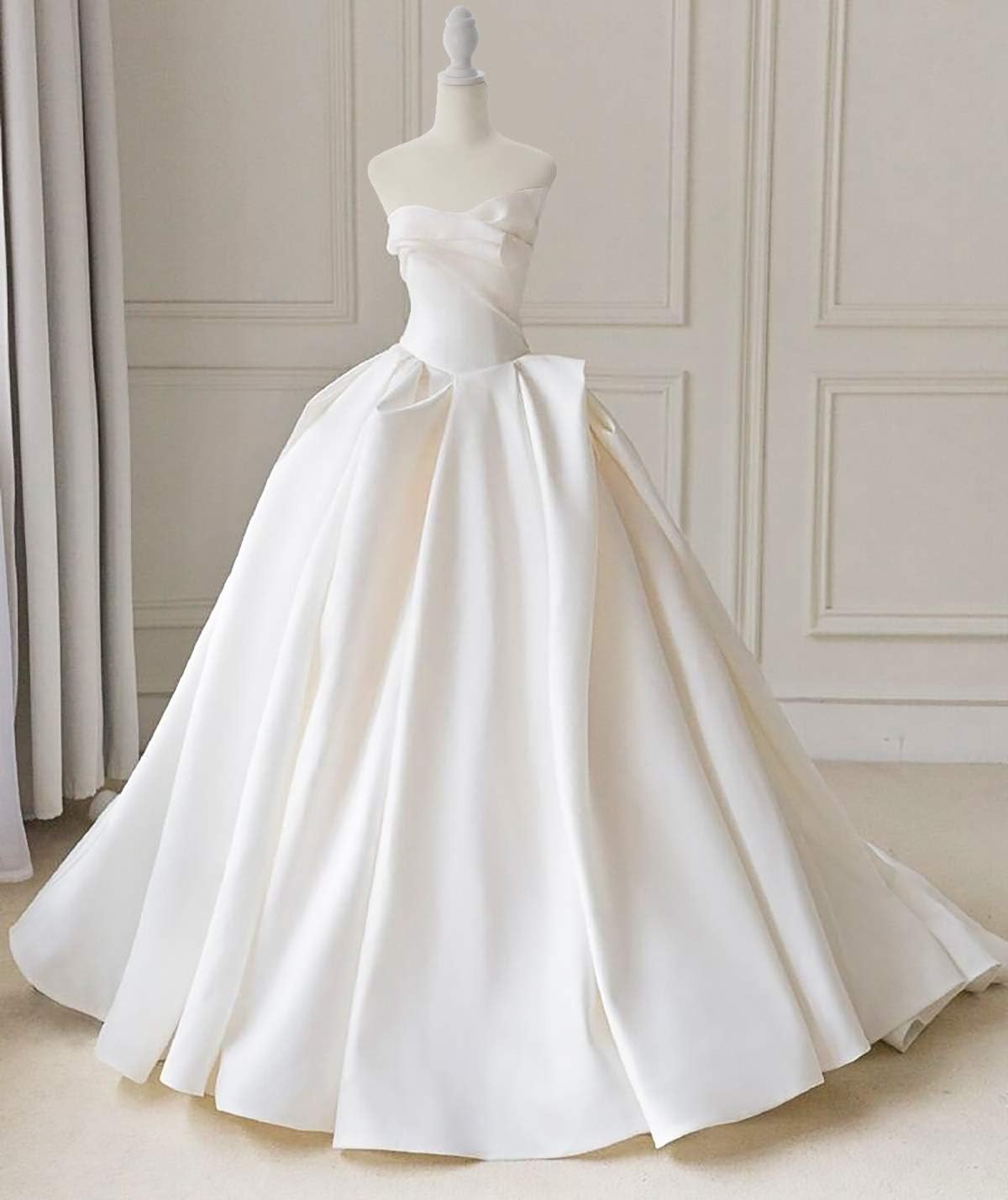 White Female Dress Form Mannequin Torso Body with Adjustable Tripod Stand Show