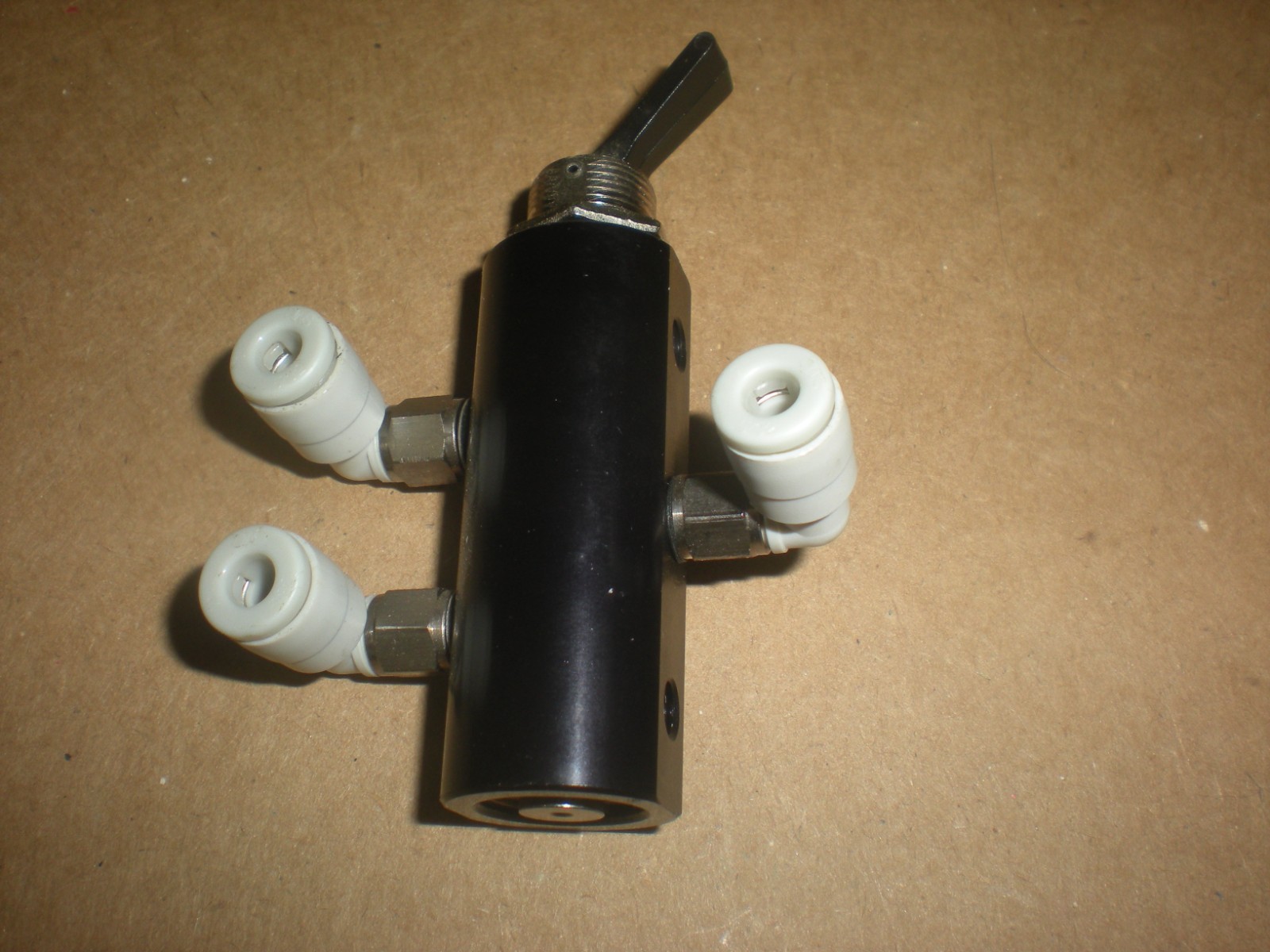 Pneumadyne HP45-100-DT Pneumatic Toggle Valve – History Unknown, Selling as Used