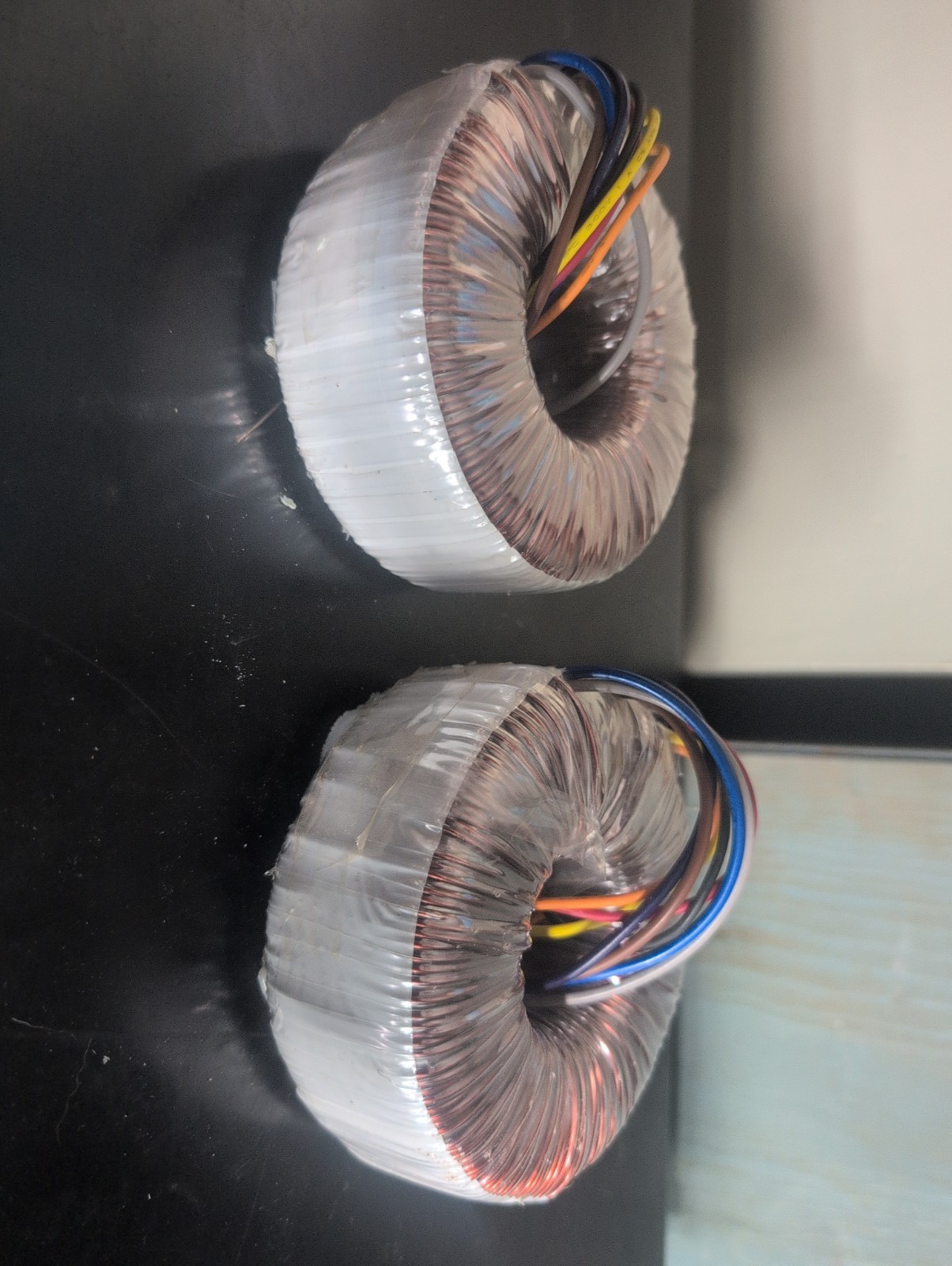 2 Avel Lindberg Y236950 1000VA 50/60Hz Toroidal Transformer Used