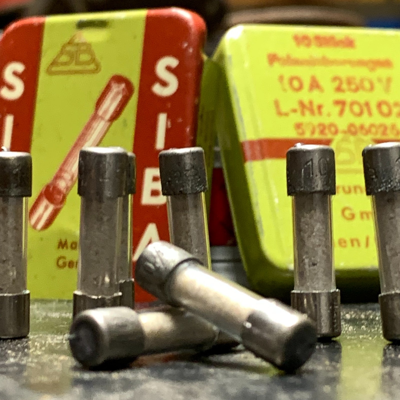 8 – Eight VINTAGE SIBA 10A 250V 5mm x 20mm – Old unknown condition – GERMANY