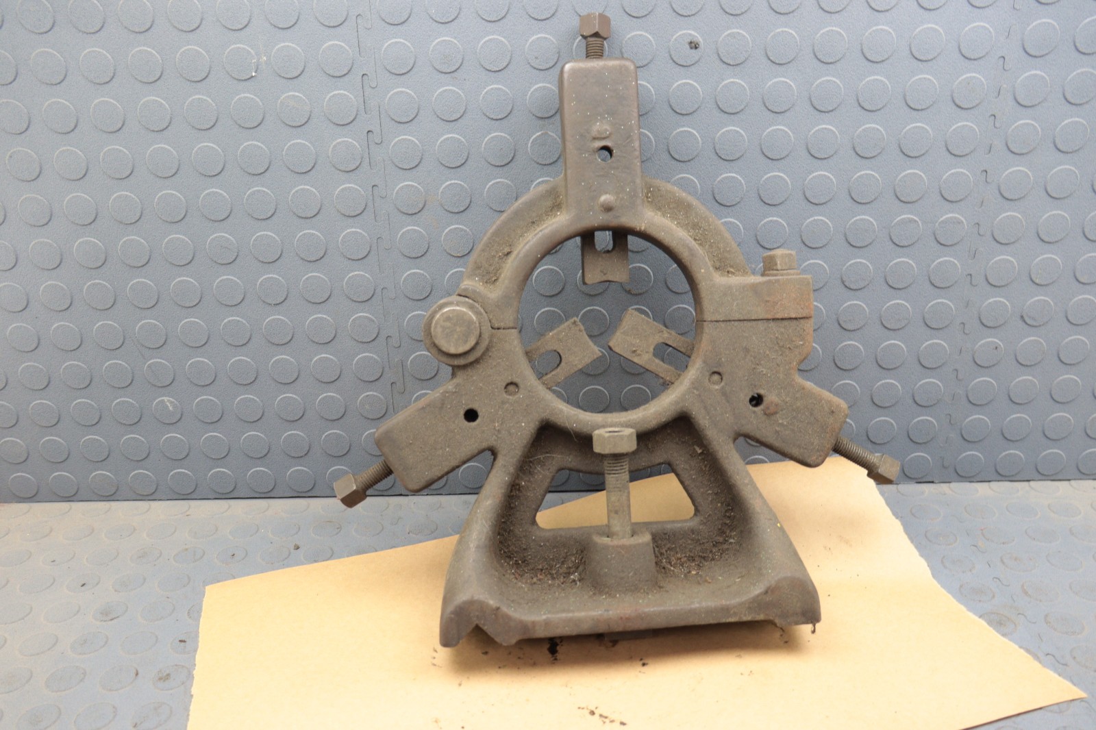 LATHE STEADY REST UNKNOWN WHAT IT FITS