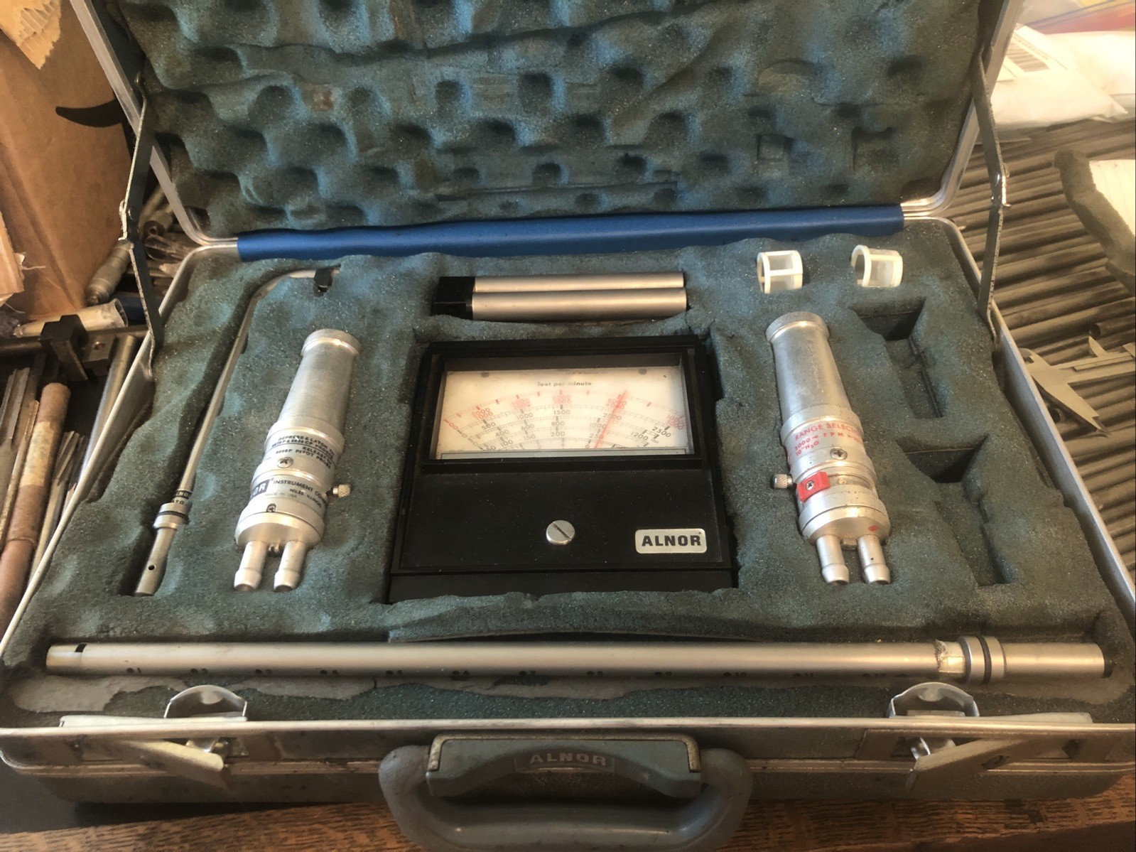 Alnor Velometer Vintage Detection Unit in case lot 1