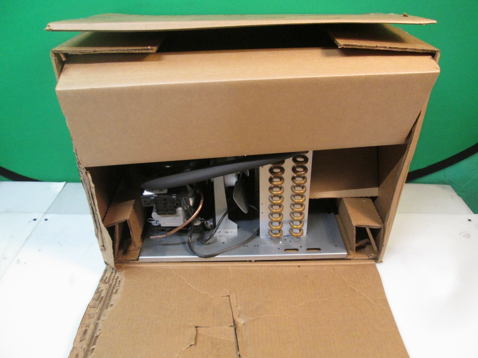 Crane Merchandising Systems Refrigeration Deck 1200 Unit 112405 NEW