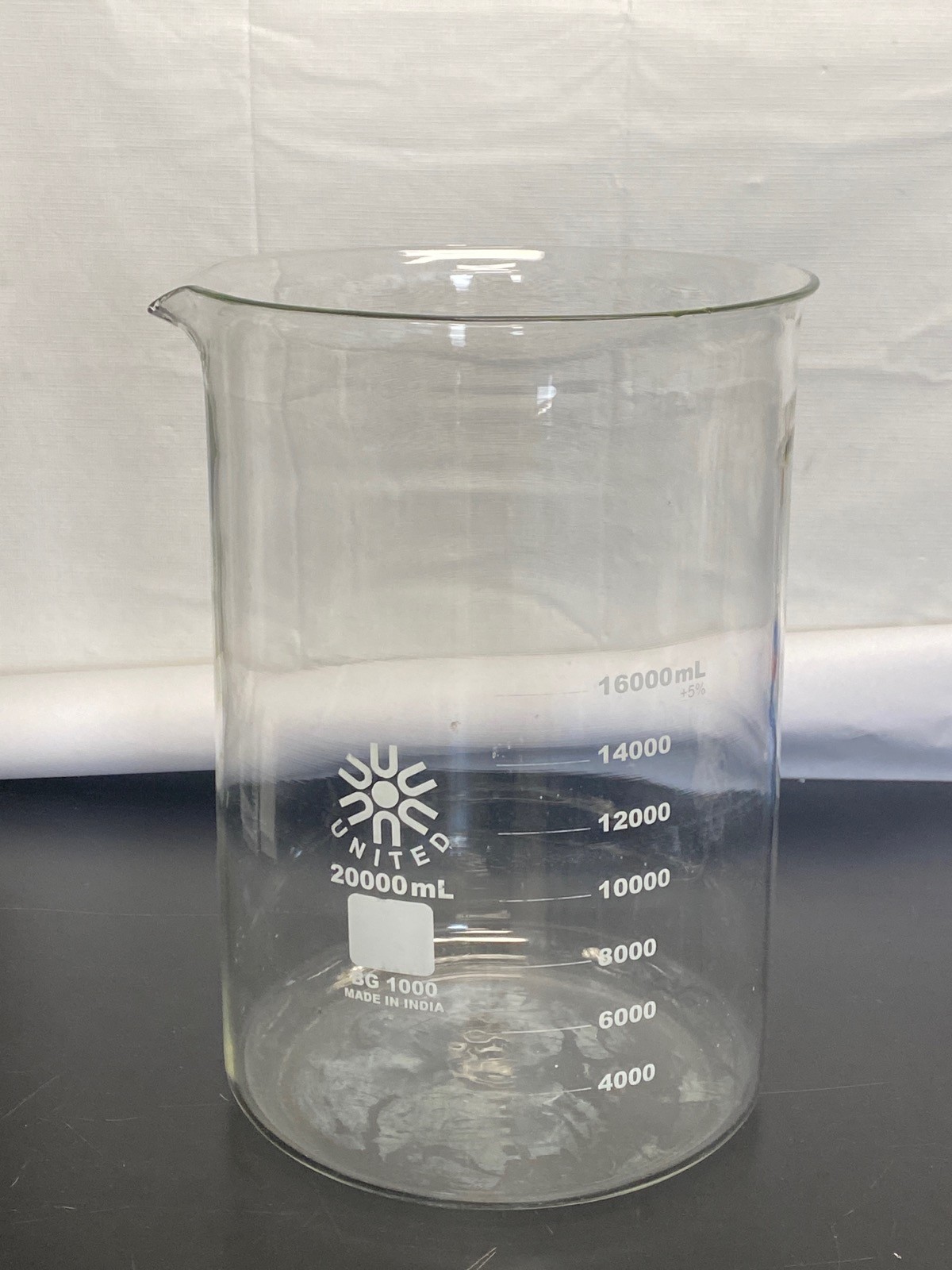 Used UNITED Glass 20000mL 20L Graduated Low Form Laboratory Beaker BG-1000 B