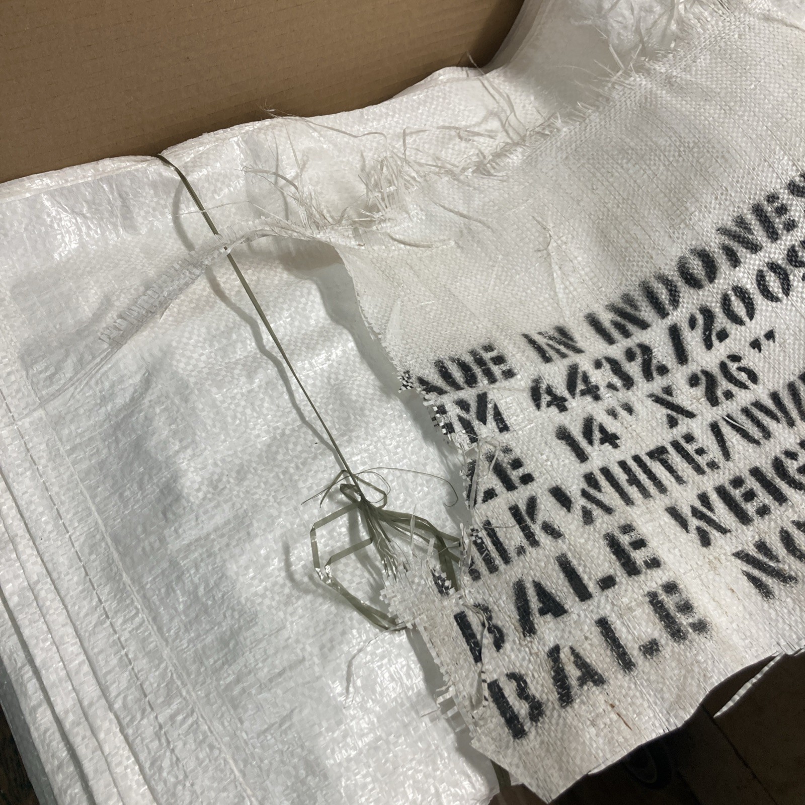 Bundle of 50 Empty Sandbags For Sale 14×26 Bag Poly/with built-in ties NEW