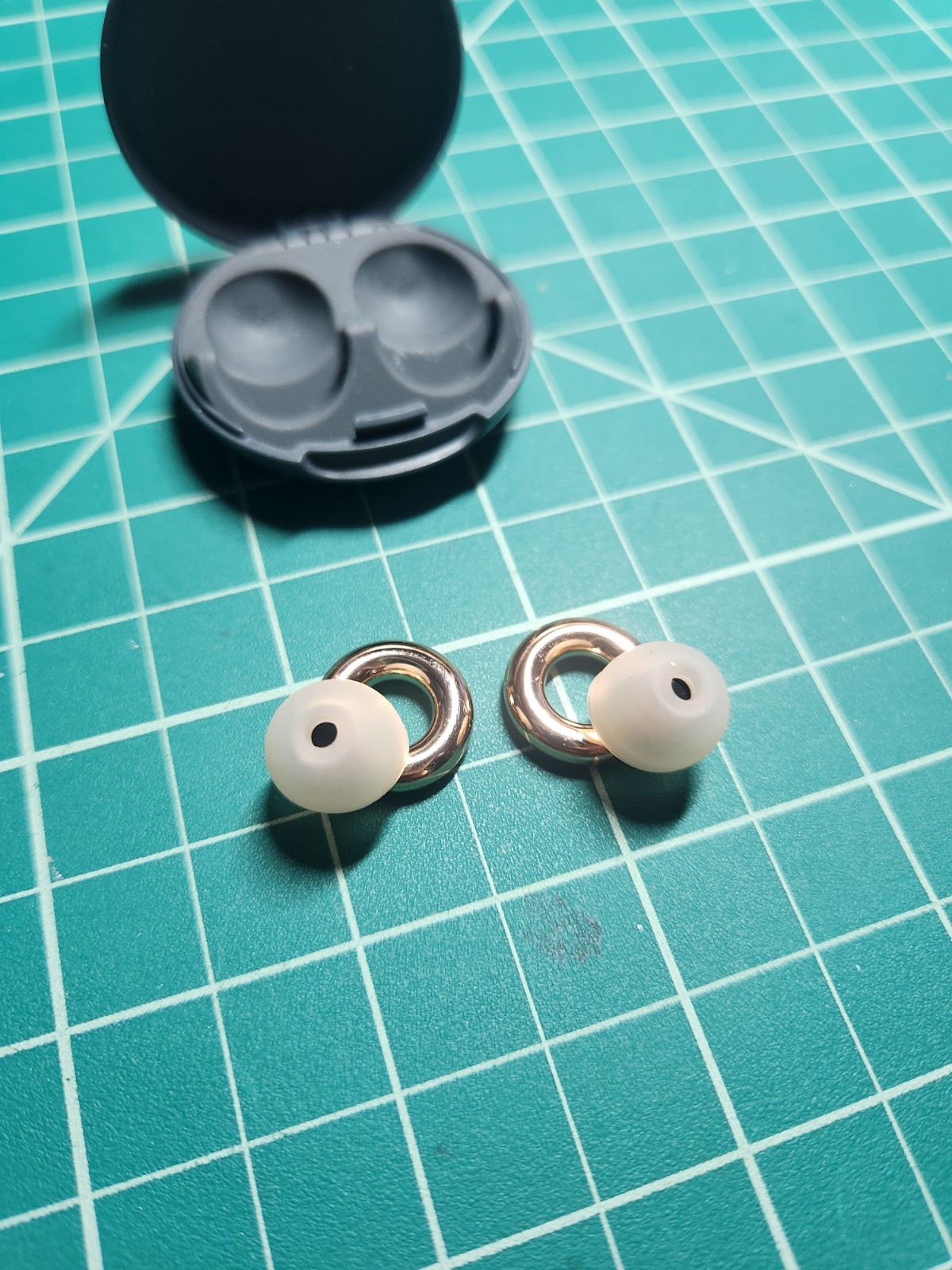 Loop Experience 2 Rose Gold Ear Plugs – Stylish Certified Hearing complete
