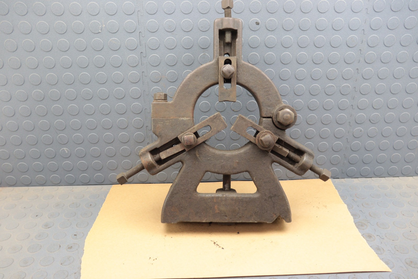 LATHE STEADY REST UNKNOWN WHAT IT FITS