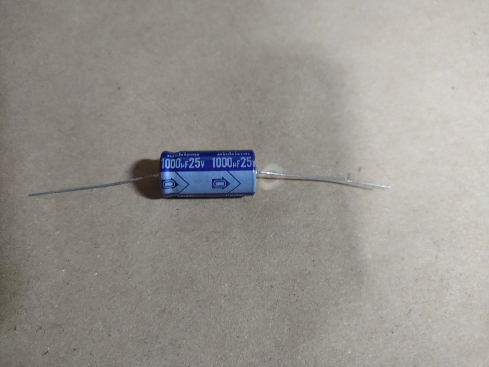 Bundle of 42 Nichicon TVX1E102MCA N9734 1000hF25V capacitors