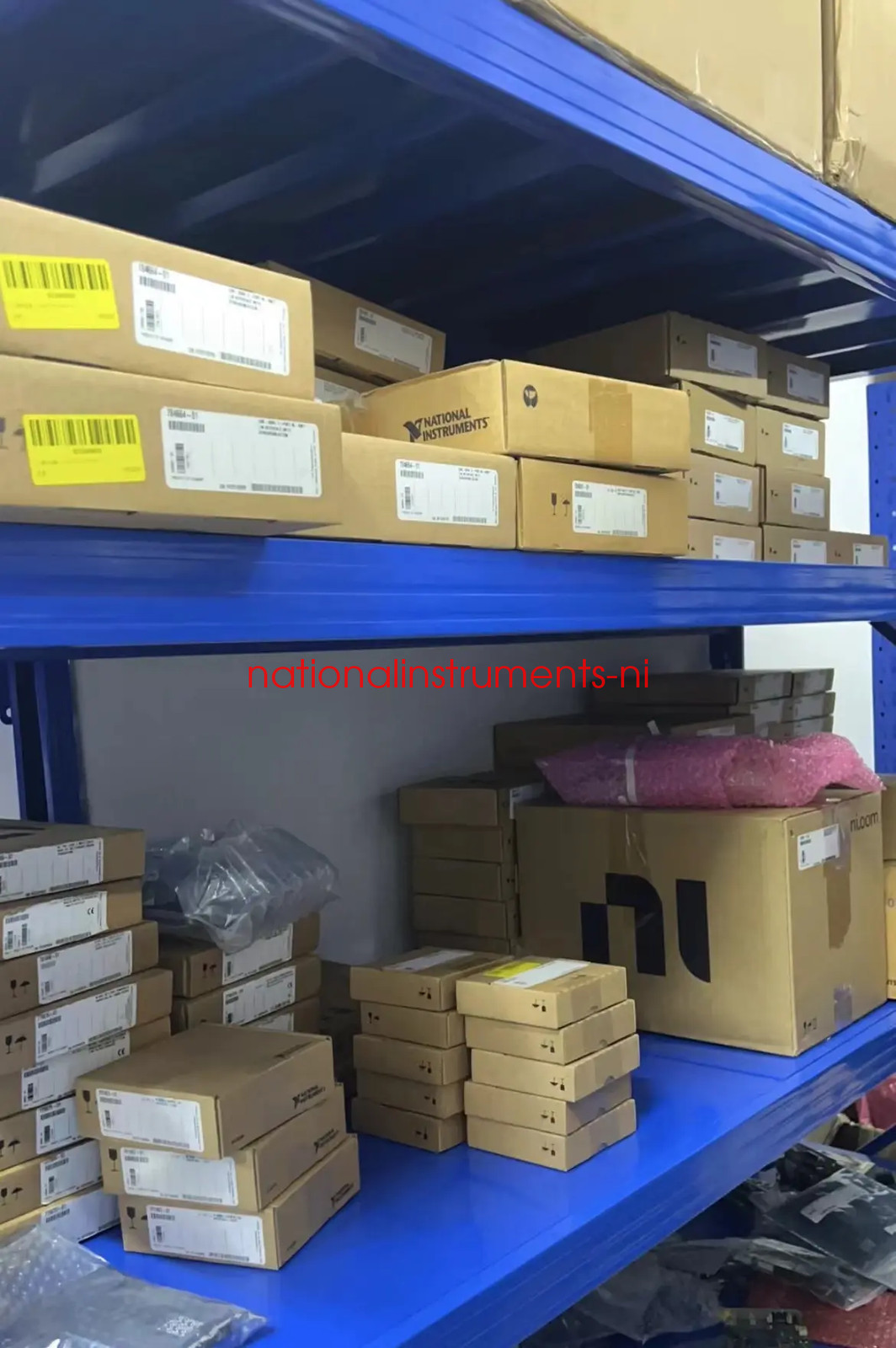 New NI PXIe-4137, PXI Source Measure Unit,±200V,±1 ADC,±3 A Pulsed, Up to 40 W