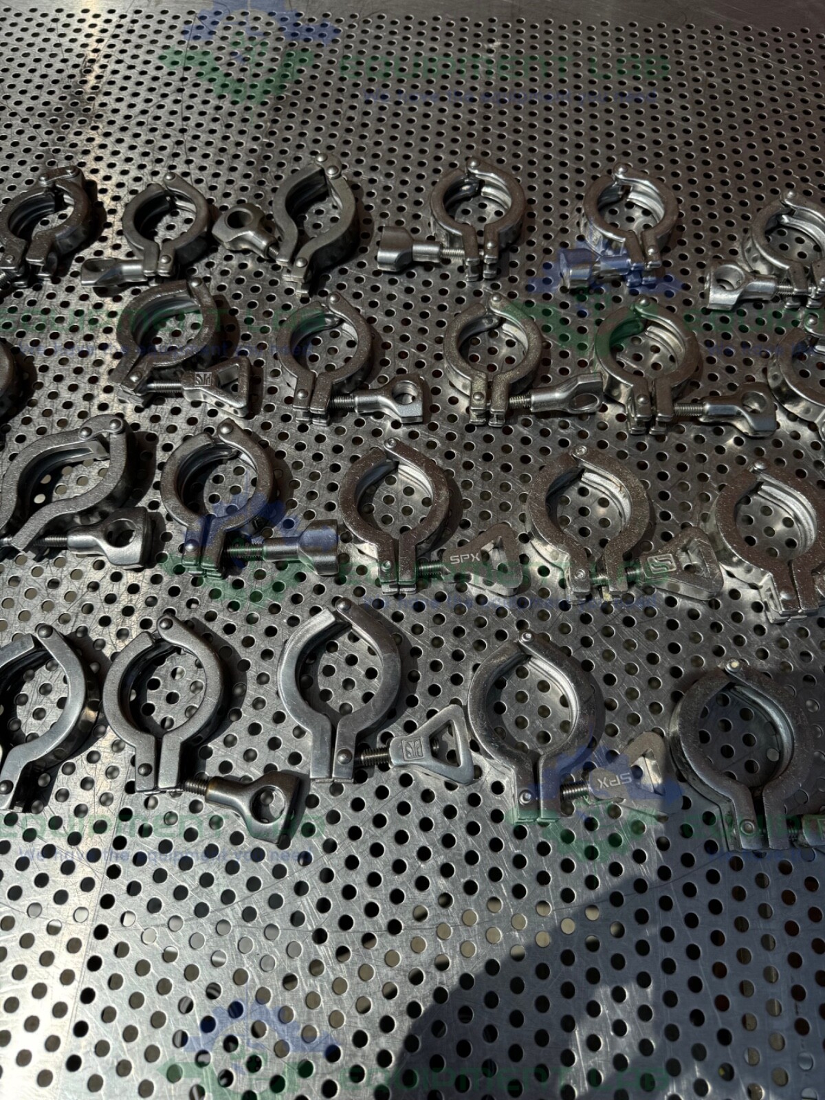 Lot of 50 – Unbranded Stainless Steel Clamp for 1 1/2 ” Tri Clamp