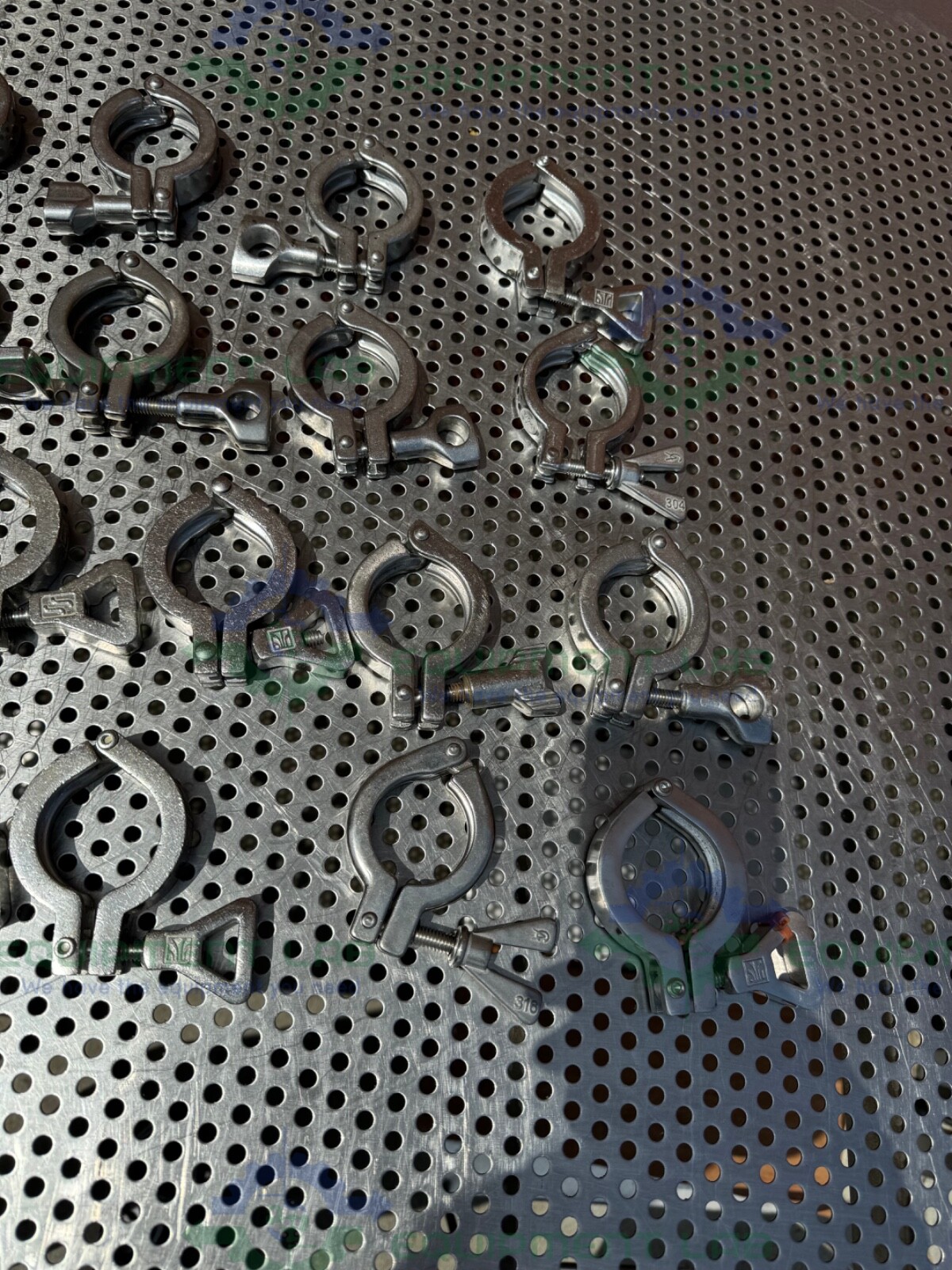 Lot of 50 – Unbranded Stainless Steel Clamp for 1 1/2 ” Tri Clamp