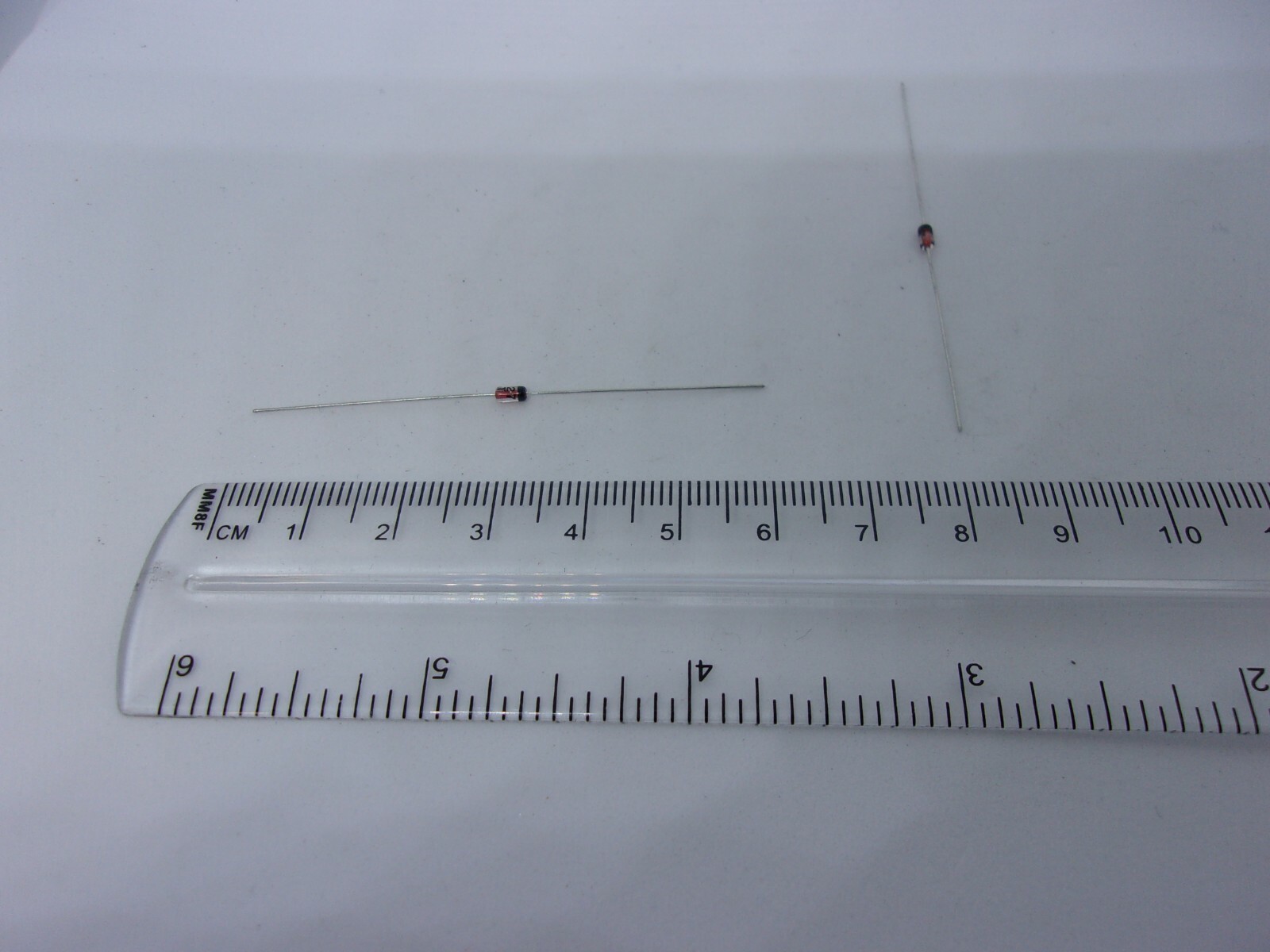 20 Pcs Pack Lot Silicon Planar Zener Diodes 1/2W 0.5W DO-35 Package DIP – 10V