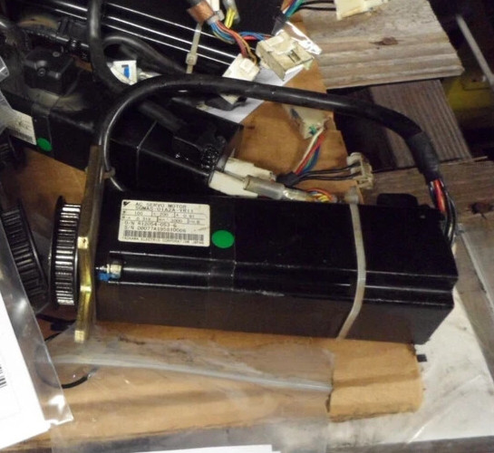 Yaskawa Servo Motor SGMAS-01A2A-YR11 / 30 Days Warranty