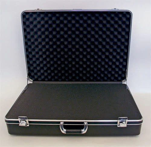 322209 – PLATT LUGGAGE – HEAVY-DUTY POLYETHYLENE CASE – Interior Dimensions (L x