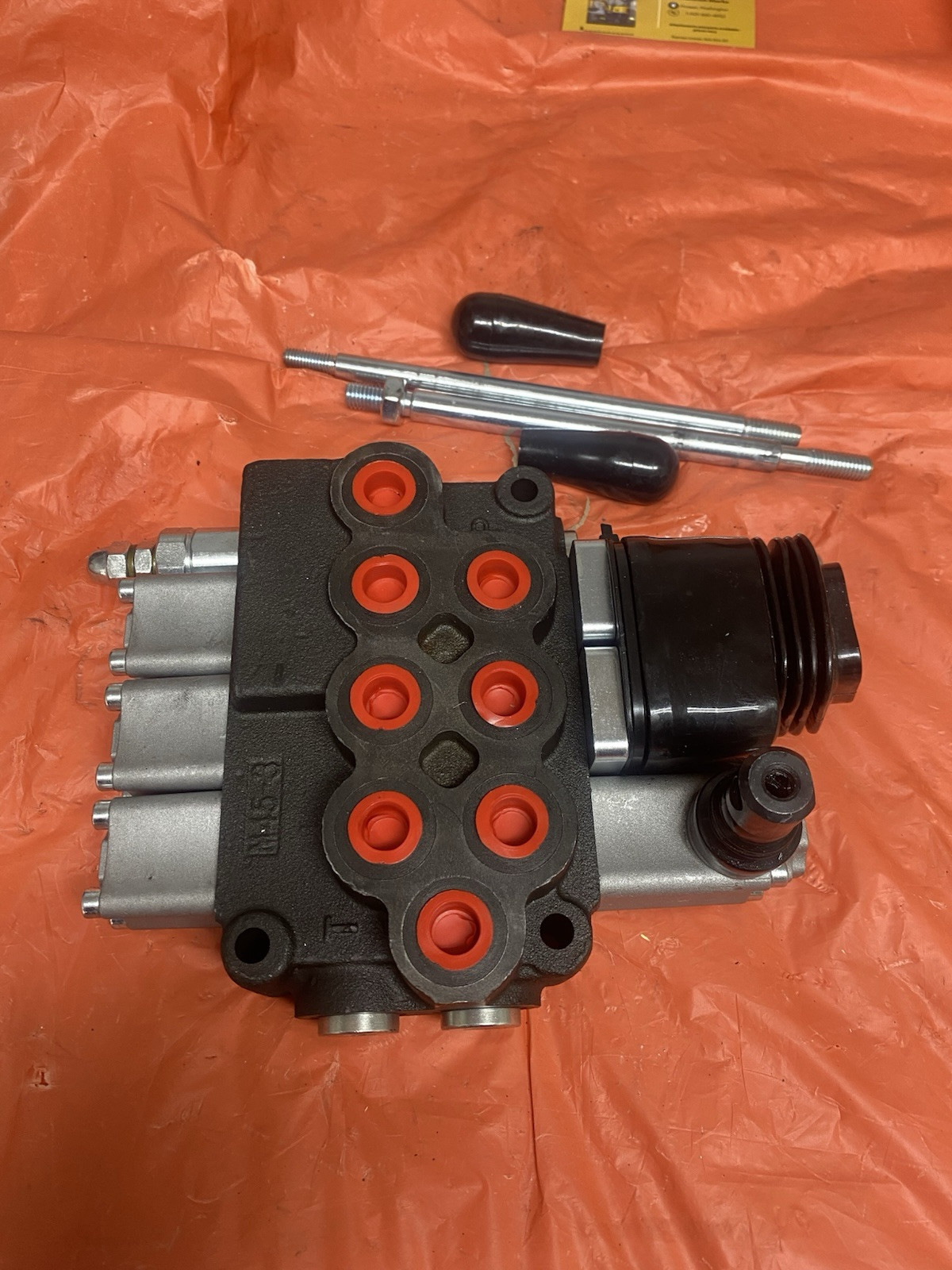 China Chinese Walk Behind Skidsteer Triple Valve