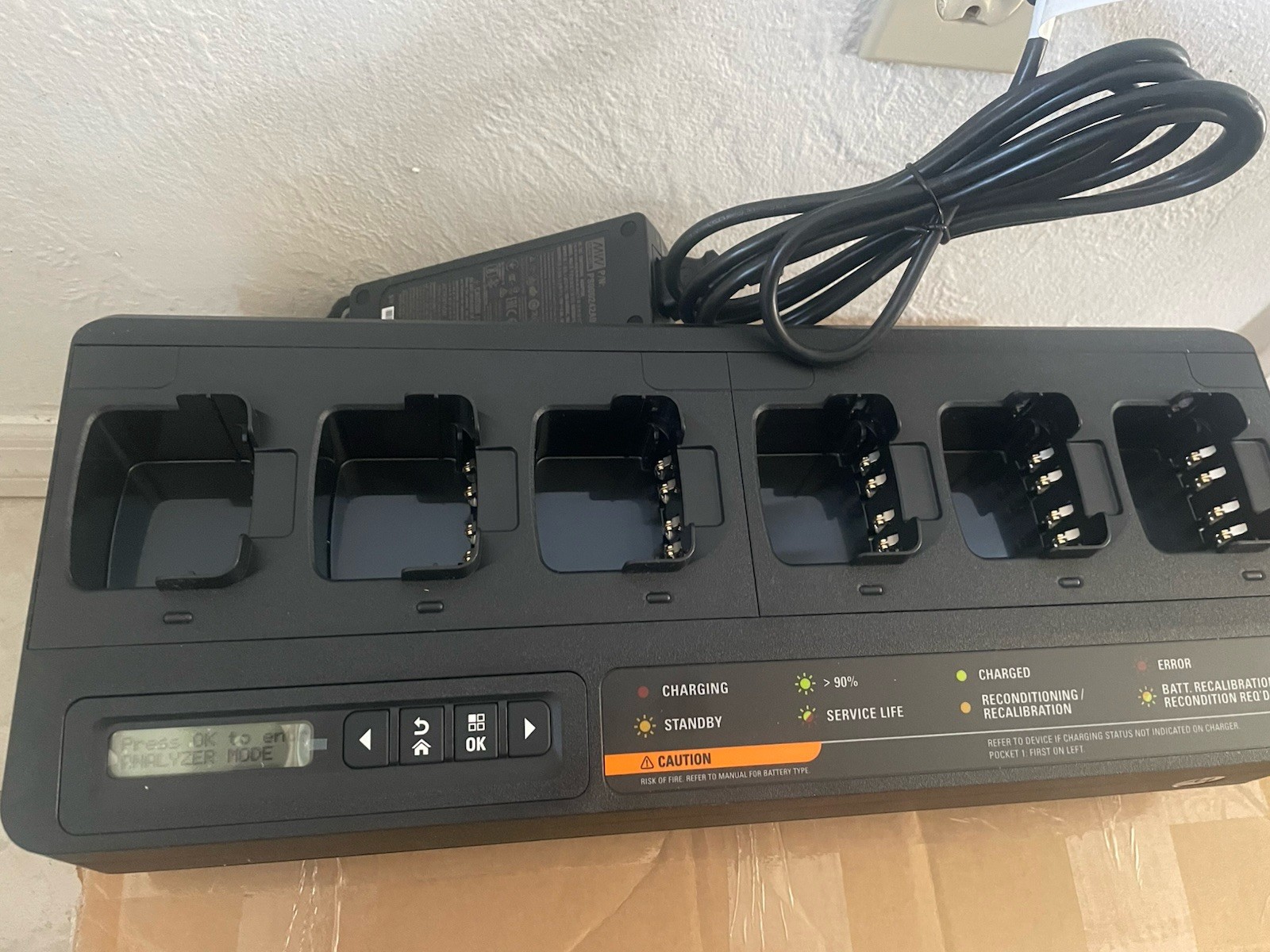 Motorola PMPN4283A Multi Unit Charger