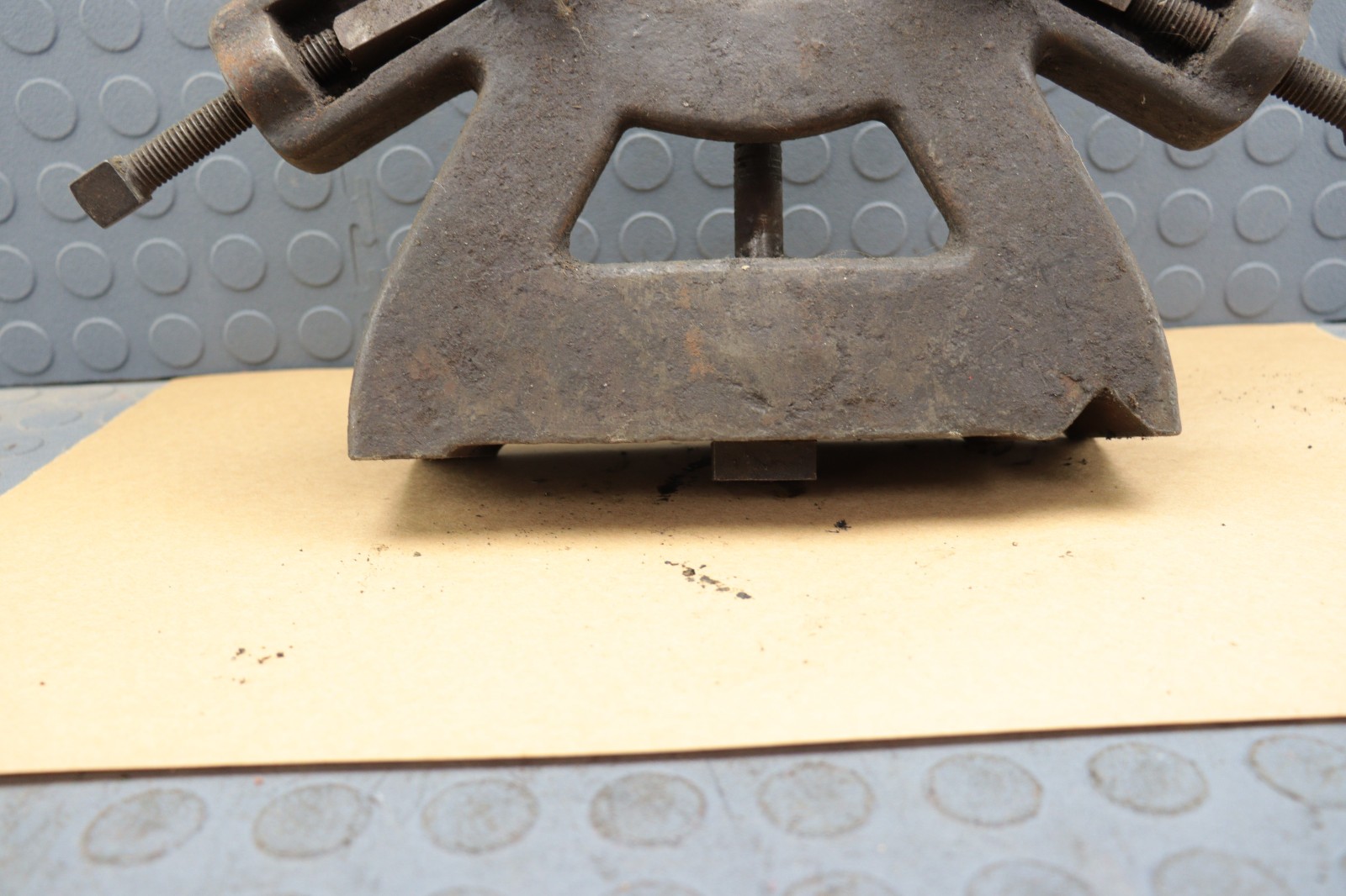 LATHE STEADY REST UNKNOWN WHAT IT FITS